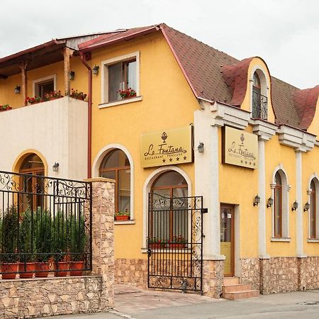 Pension La Fontana Бая-Маре Экстерьер фото