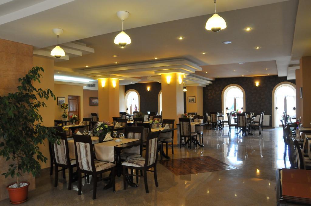 Pension La Fontana Бая-Маре Экстерьер фото