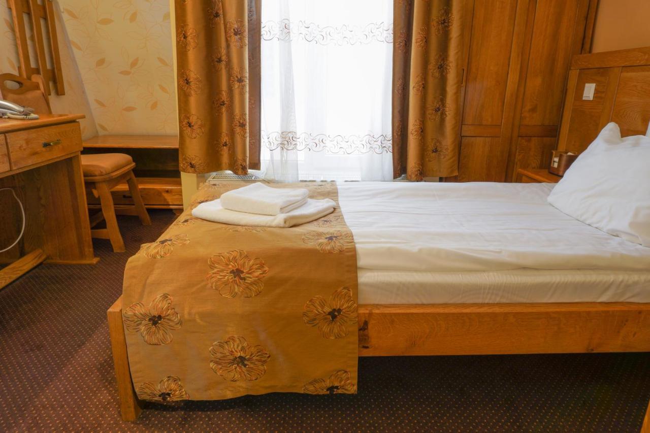 Pension La Fontana Бая-Маре Экстерьер фото