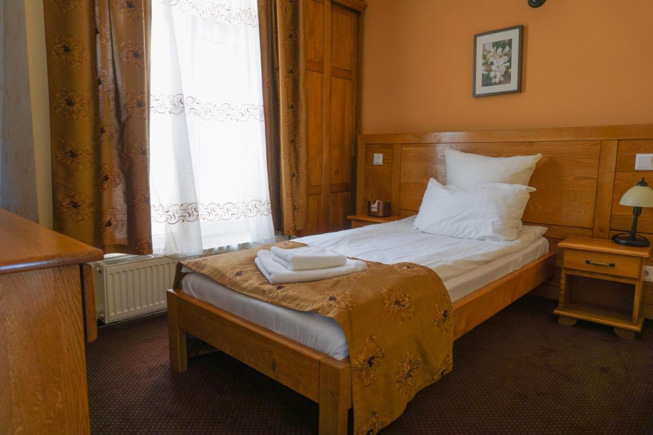 Pension La Fontana Бая-Маре Экстерьер фото
