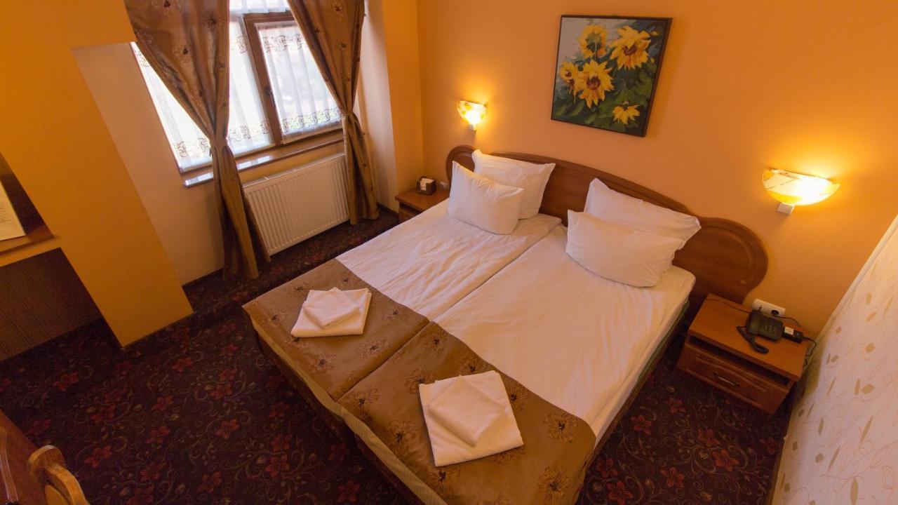 Pension La Fontana Бая-Маре Экстерьер фото