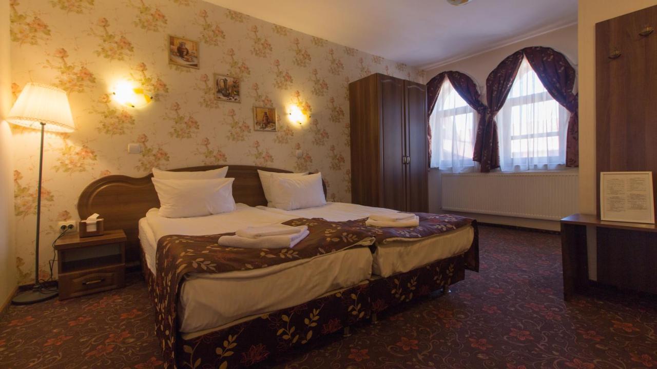 Pension La Fontana Бая-Маре Экстерьер фото