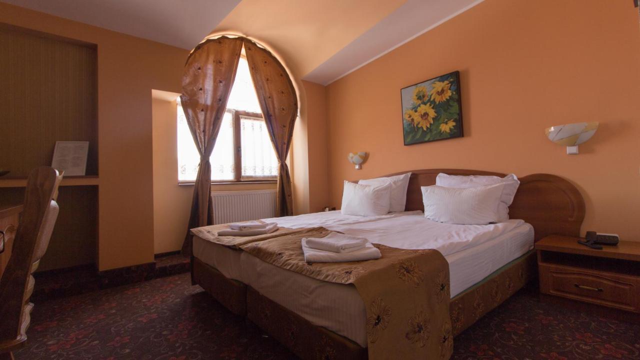 Pension La Fontana Бая-Маре Экстерьер фото