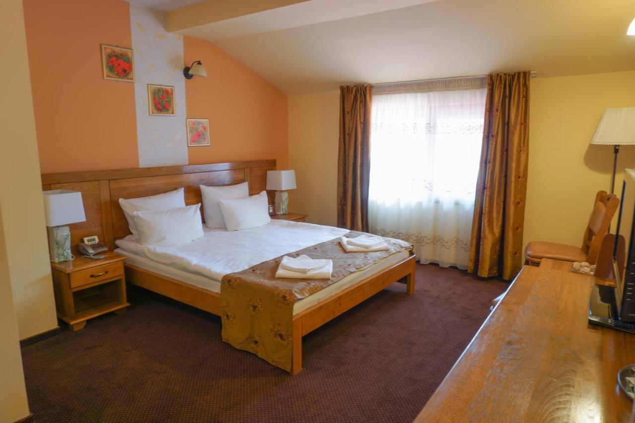 Pension La Fontana Бая-Маре Экстерьер фото